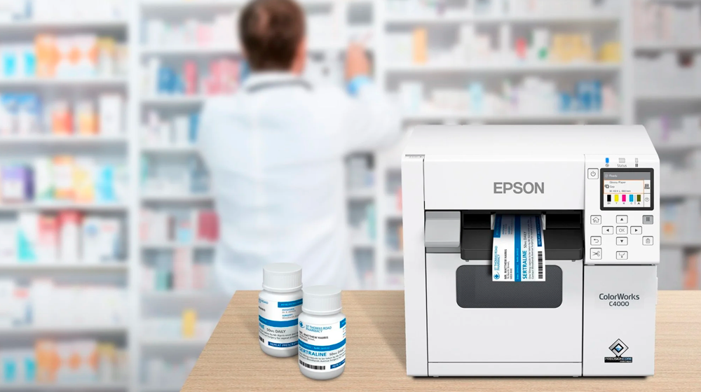 Epson 4000C labelprinter - farve etiketprinter hos en apoteker. Etisoft.