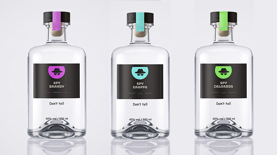 Spiritusetiketter. Mærkning af spritflasker. Etiketter til vodka, whisky, grabba, rom. Etiketter fra Etisoft. 3 flasher med etiketter i 3 farver.